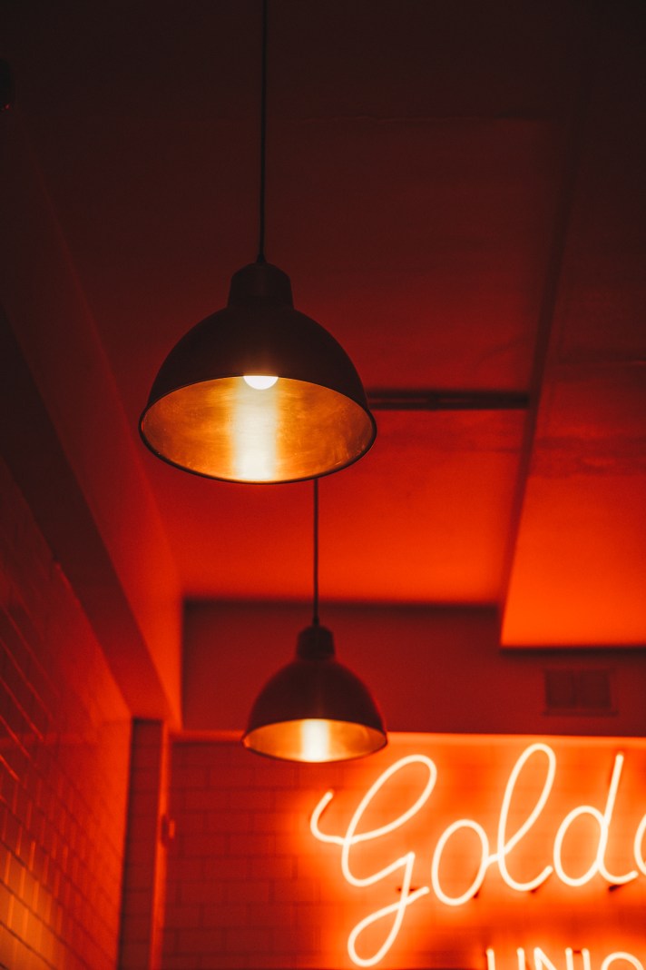 Golden-union---Neon